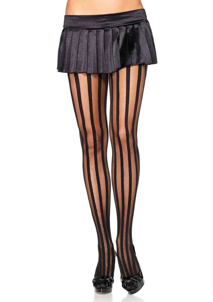 model showing front of pantyhose