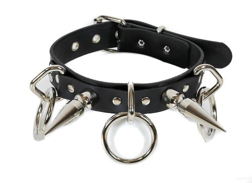 choker on display