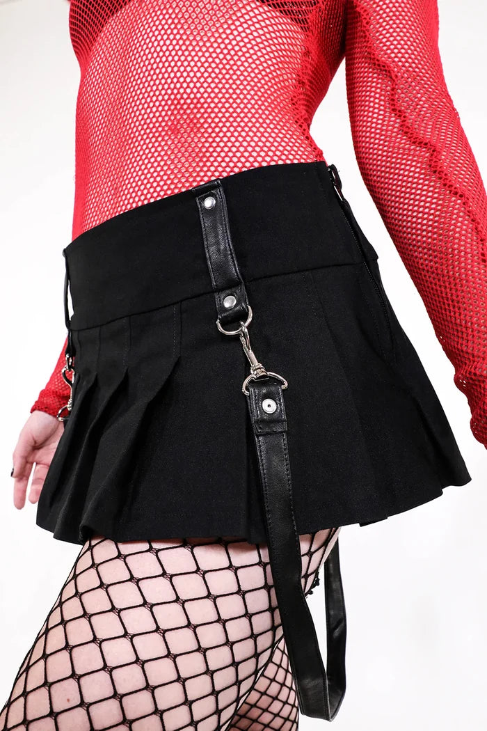 model showing side of skirt