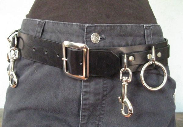 mannequin showing front of belt