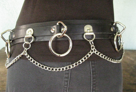 mannequin displaying black leather belt with five silver hanging bondage o rings and silver hanging chain
