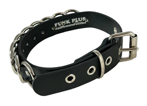 choker on display