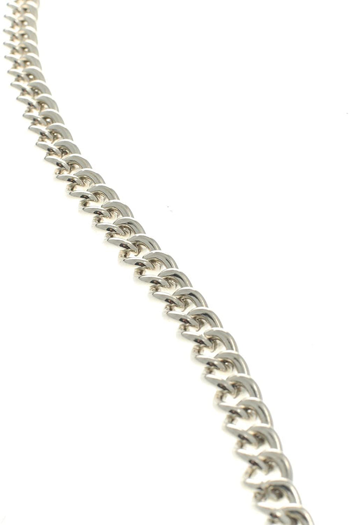 up close detail of chain
