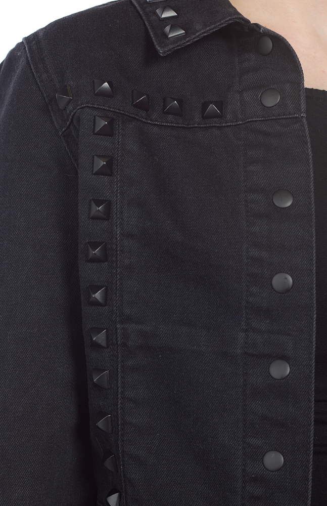 up close stud details