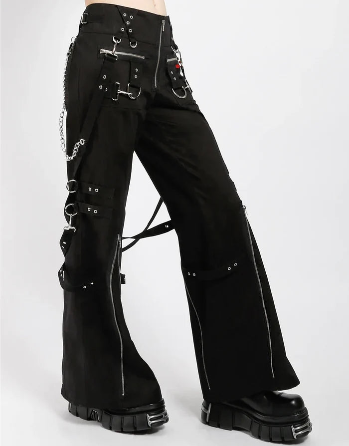 model showing side of pants