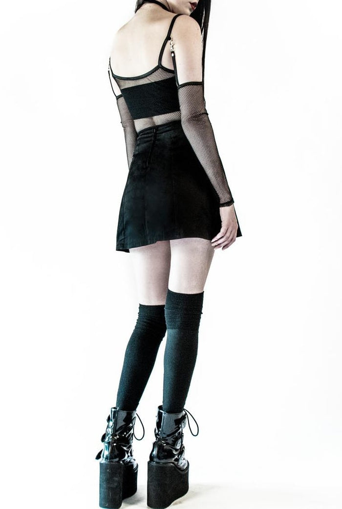 model showing back  of top