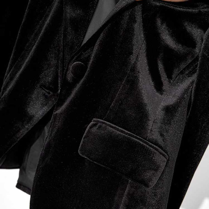 Elegant black velvet pantsuit for women featuring a sleek design and stylish pockets