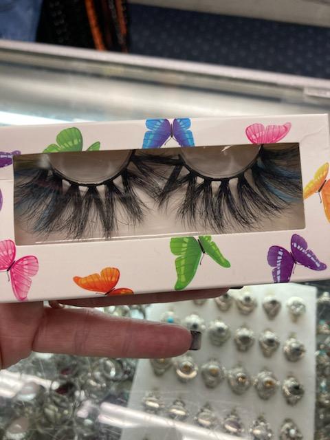 eyelashes on display in box