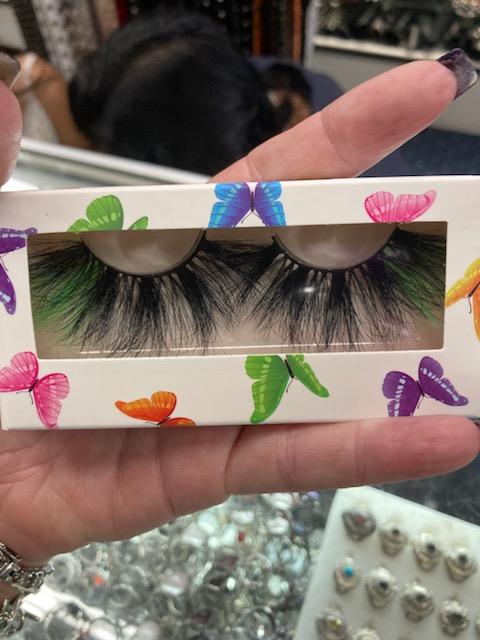 eyelashes on display in box