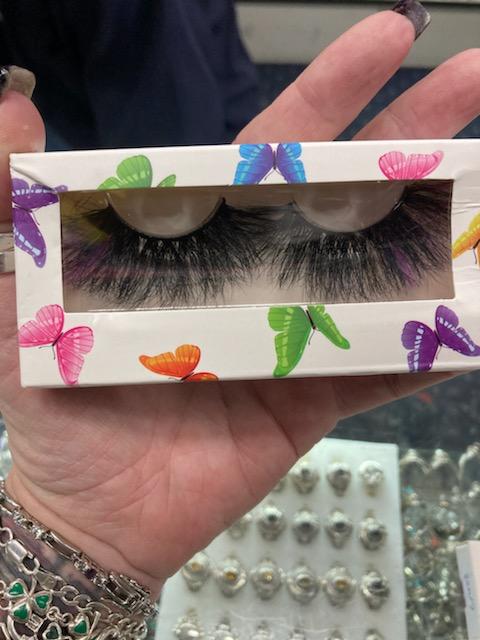 eyelashes on display in box