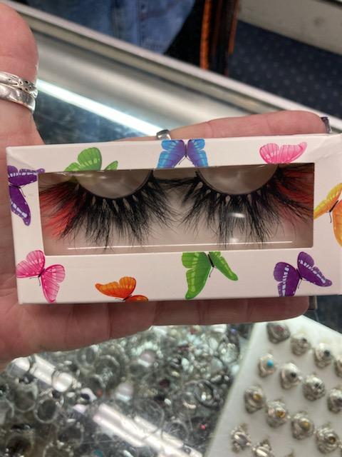 eyelashes on display in box
