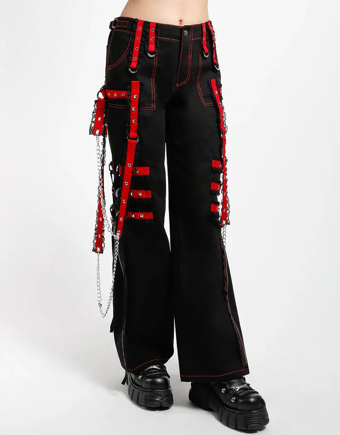 model showing side of pants