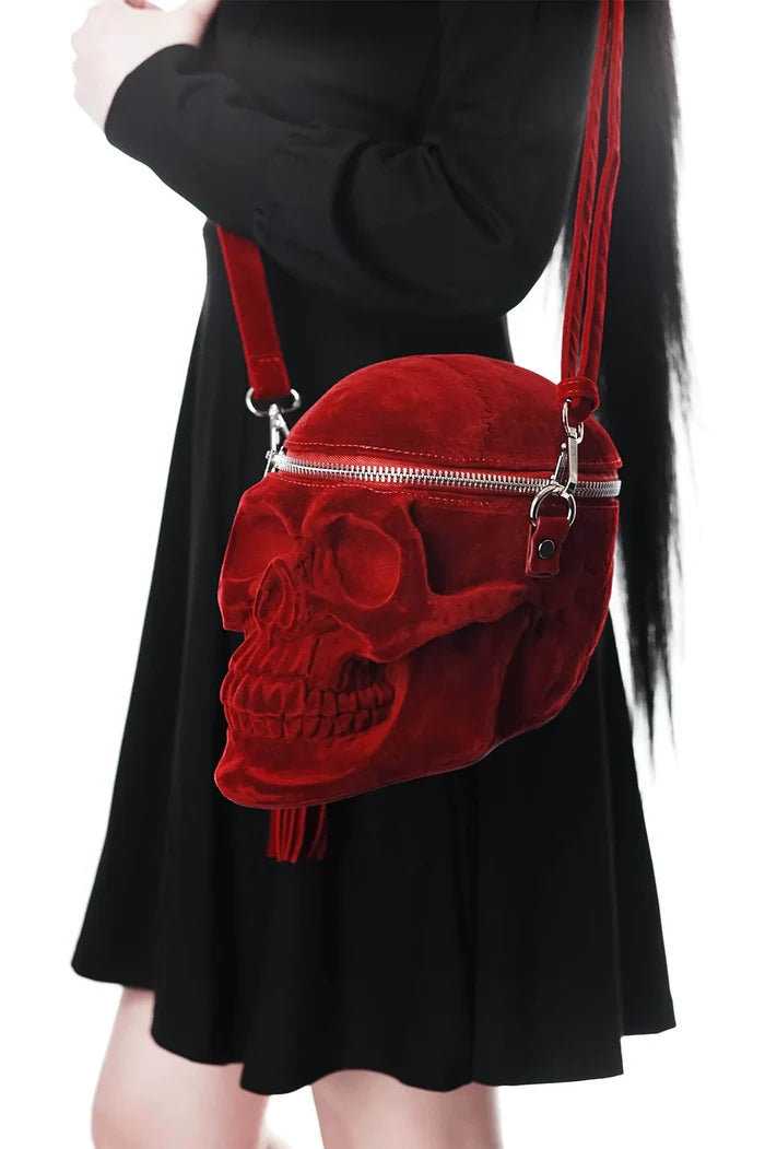 model holding bag