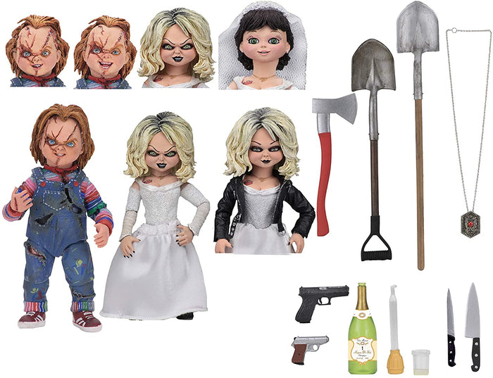Figures of Chucky and Tiffany, based on the 1998 film Bride of Chucky. Accessories include: 6 interchangeable heads, 2 shovels, 2 pistols, 2 knives, bottle, baster, necklace and more.