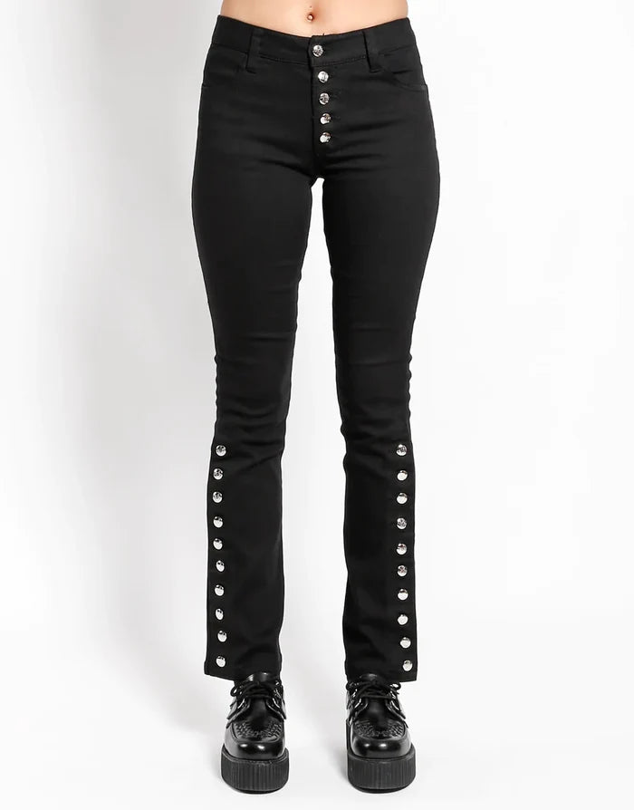 model showing front of jeans