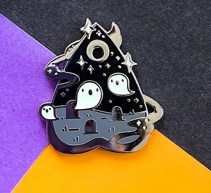 Zinc alloy cartoon ghosts floating over graveyard planchette pin