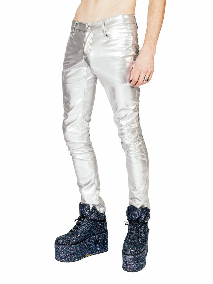 model showing other side of pants