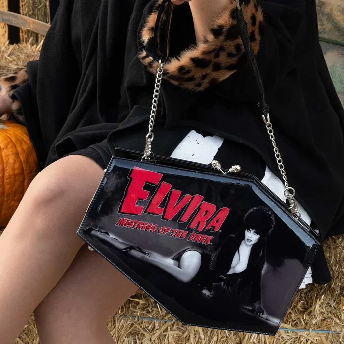 model wearing bag