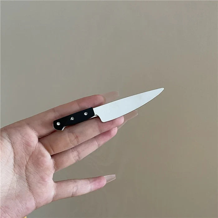 model holding hair clip