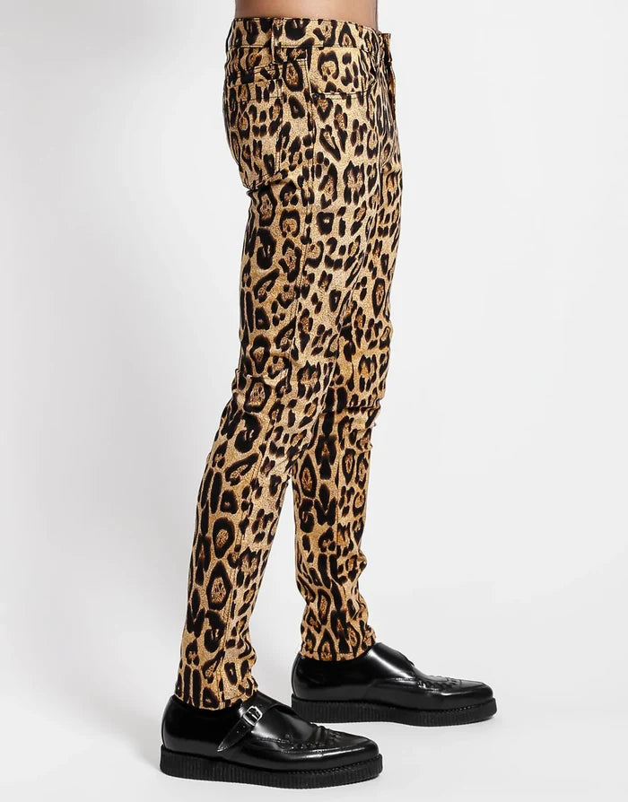 model showing side of pants