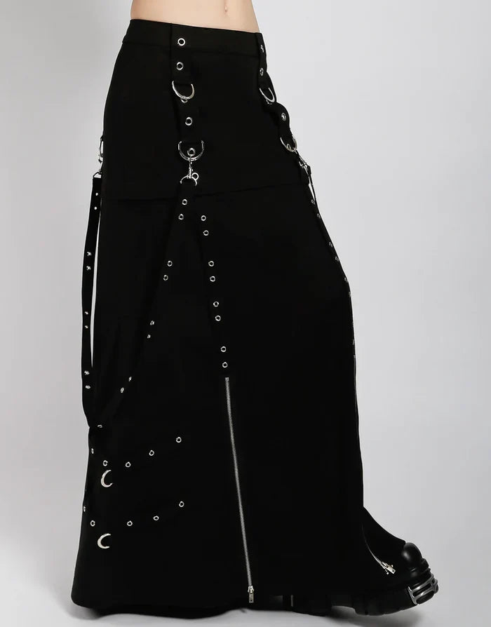 model showing side of skirt