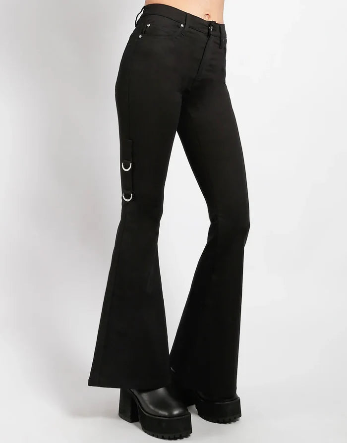 model showing side of pants