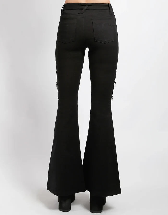 model showing back of pants