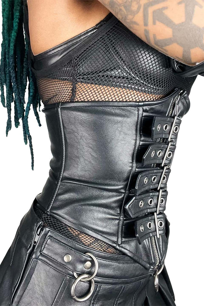 model showing side of cincher
