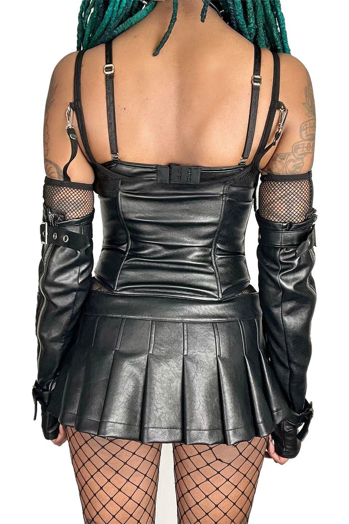 model showing back of cincher