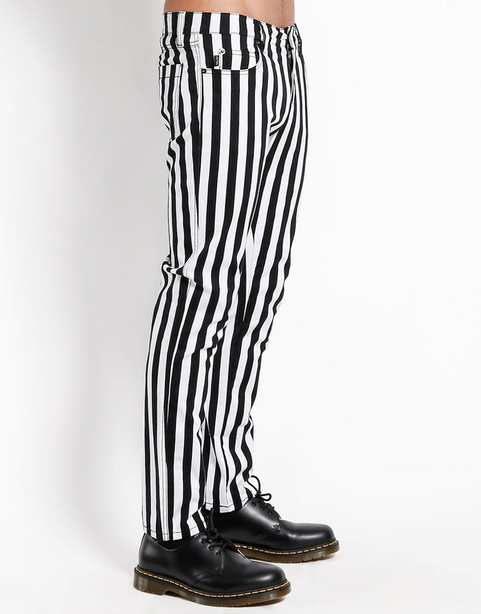 model showing side of pants