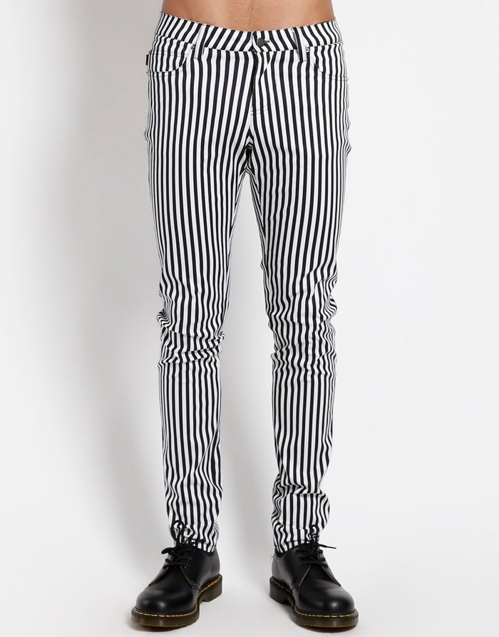 model showing front of pants
