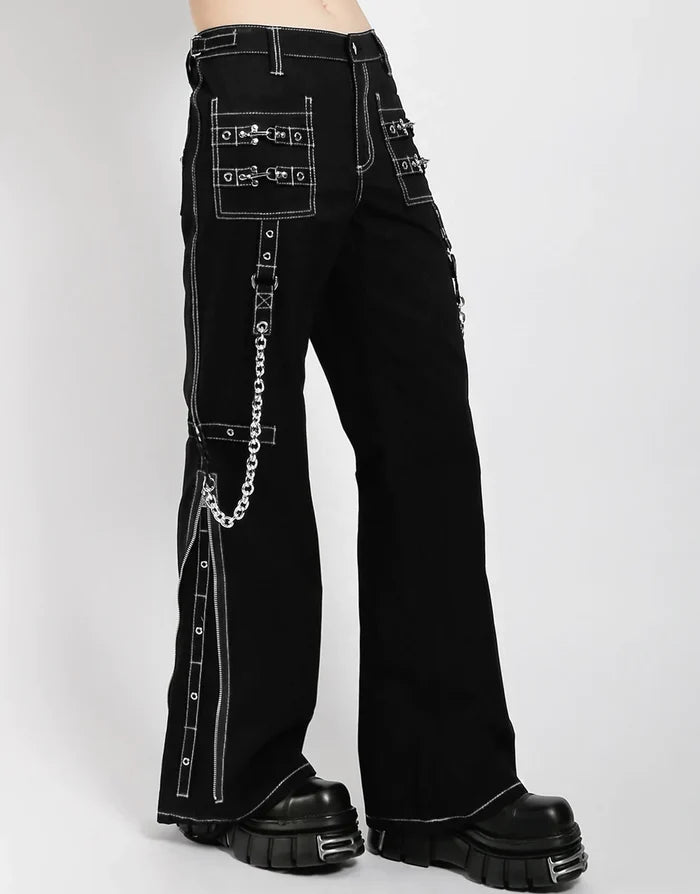model showing side of pants