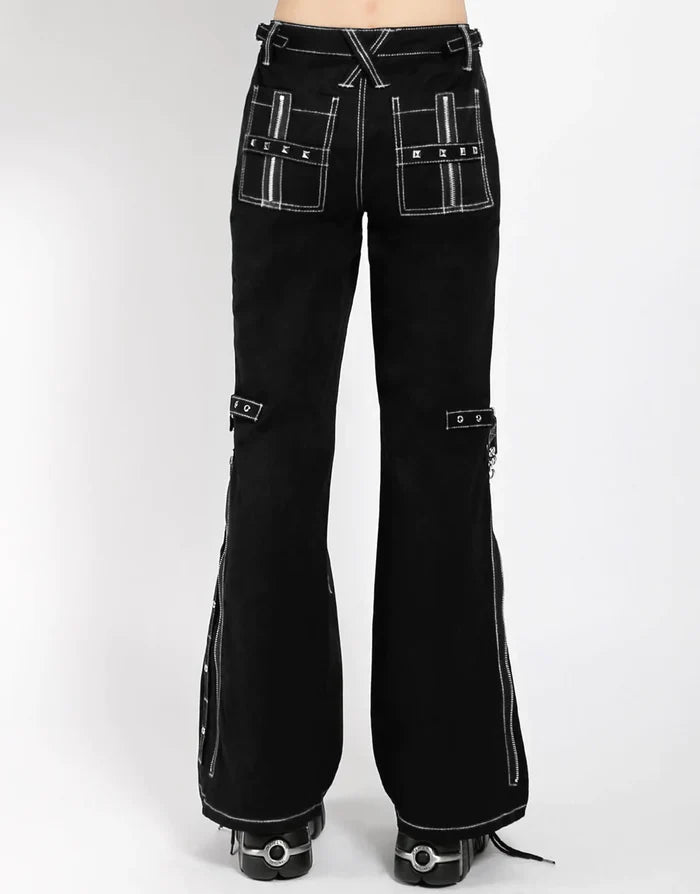 model showing back of pants