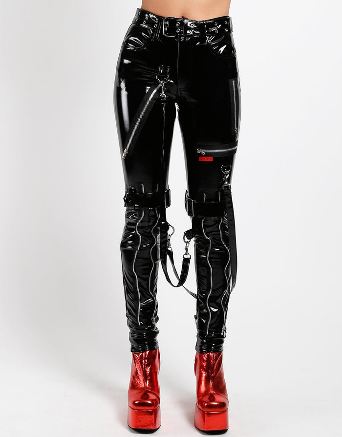 model showing front of pants