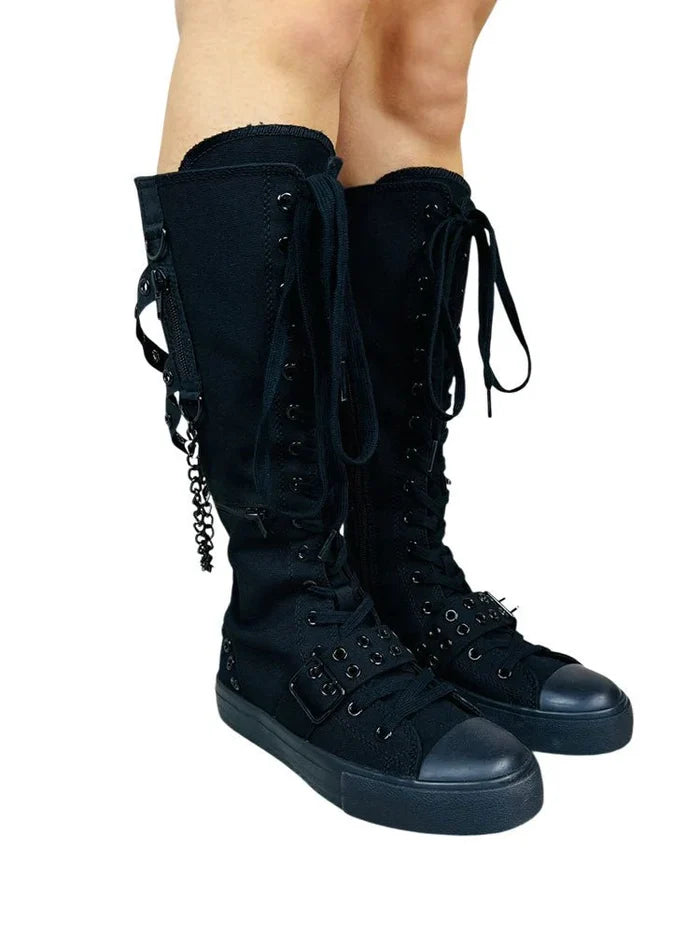 model showing side of shoes