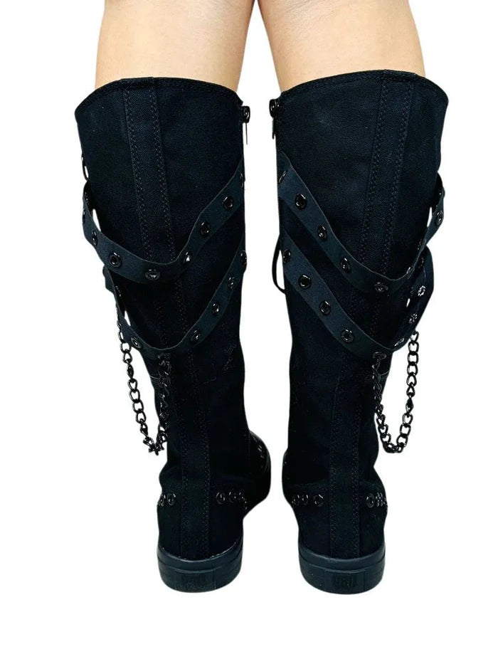 model showing back of shoes