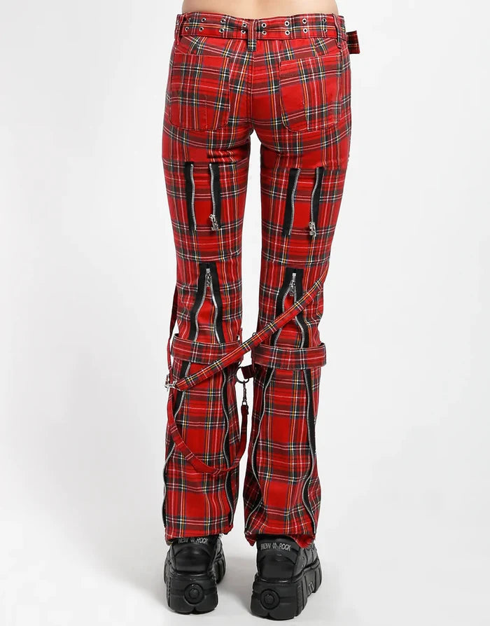 model showing back of pants