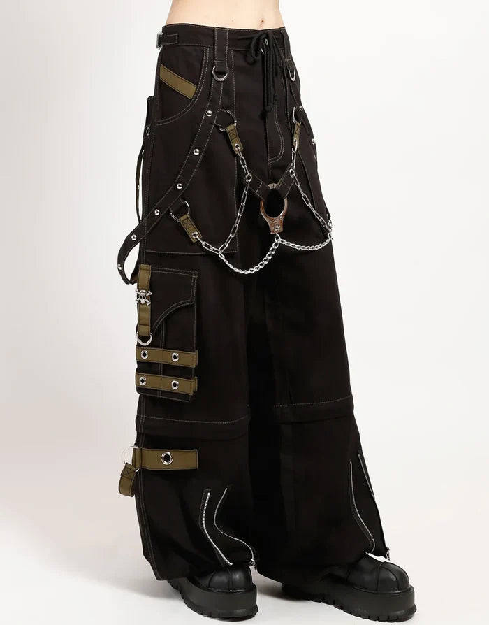model showing side of pants