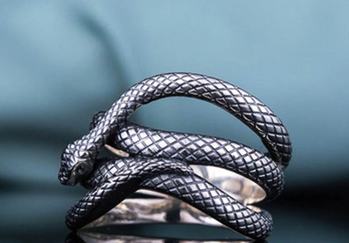Silver colored zinc alloy snake wrap around ring.