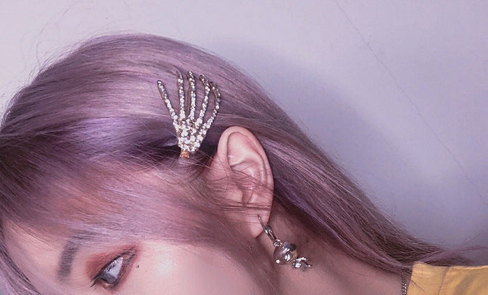 model wearing clip