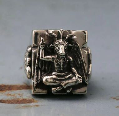 ring on display
