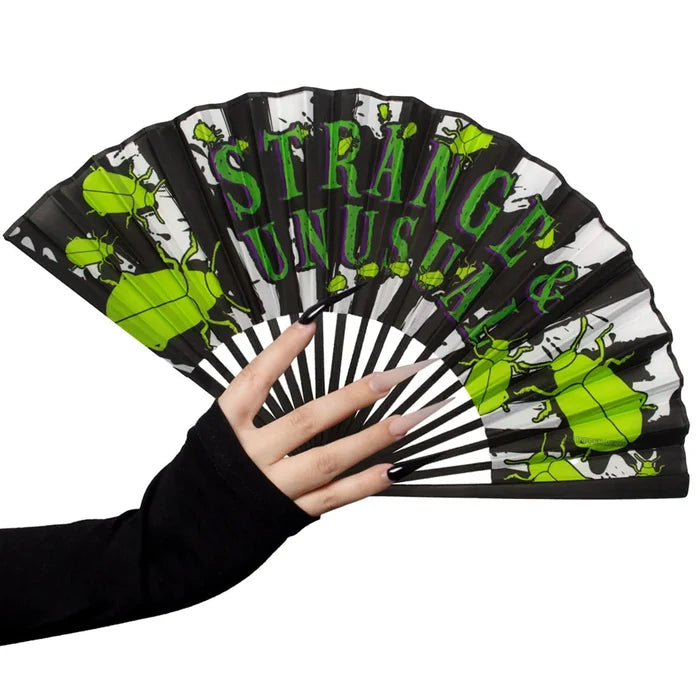 model holding fan