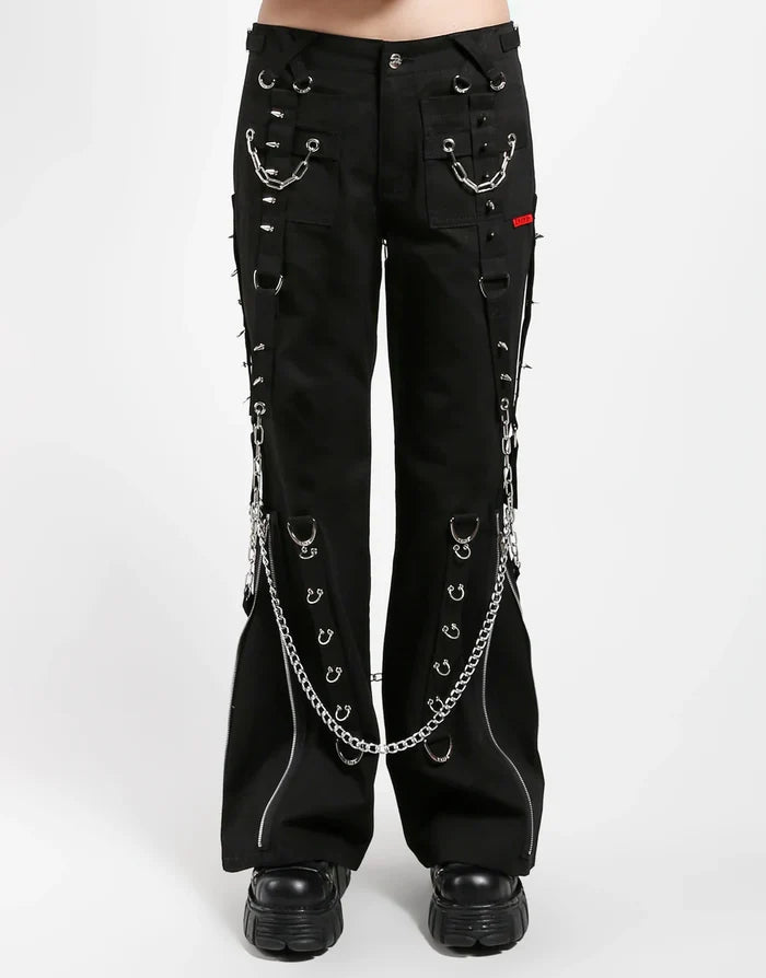 model showing front of pants
