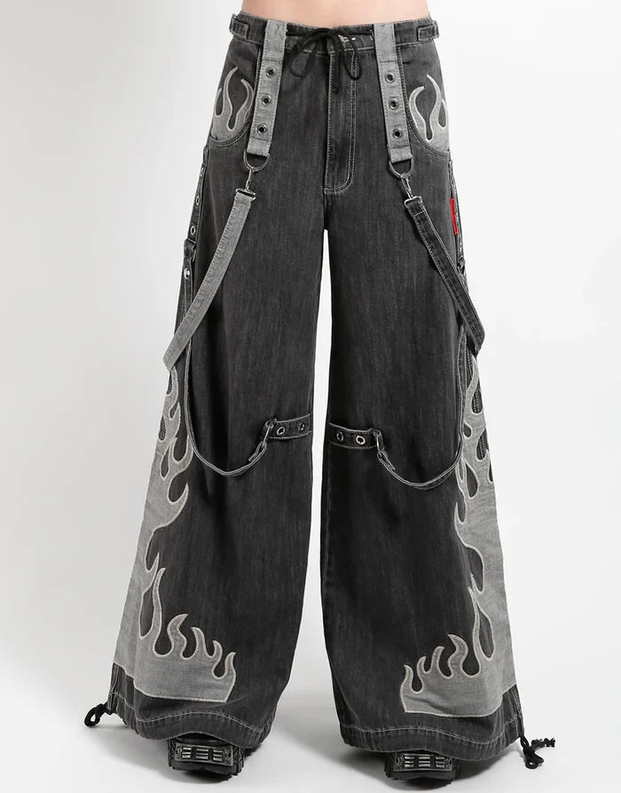 model showing front of pants