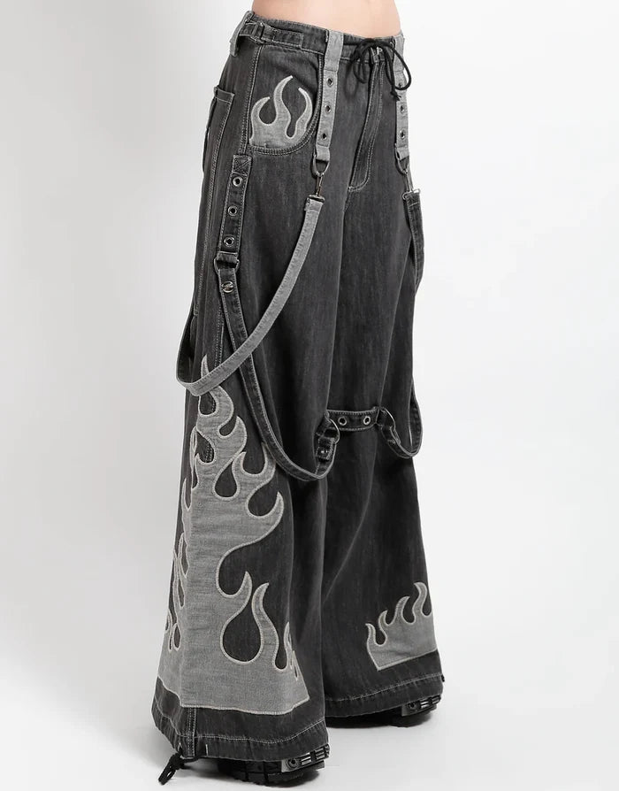 model showing side of pants