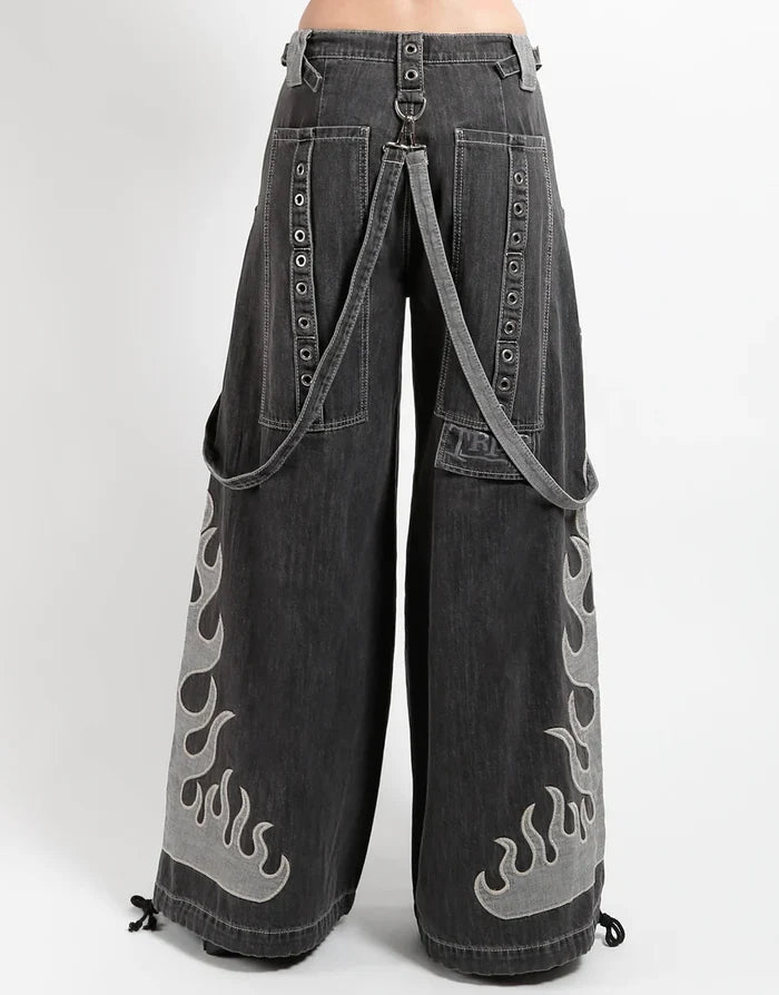 model showing back of pants