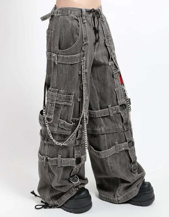 model showing side of pants