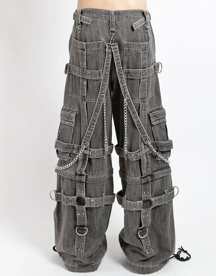 model showing back of pants