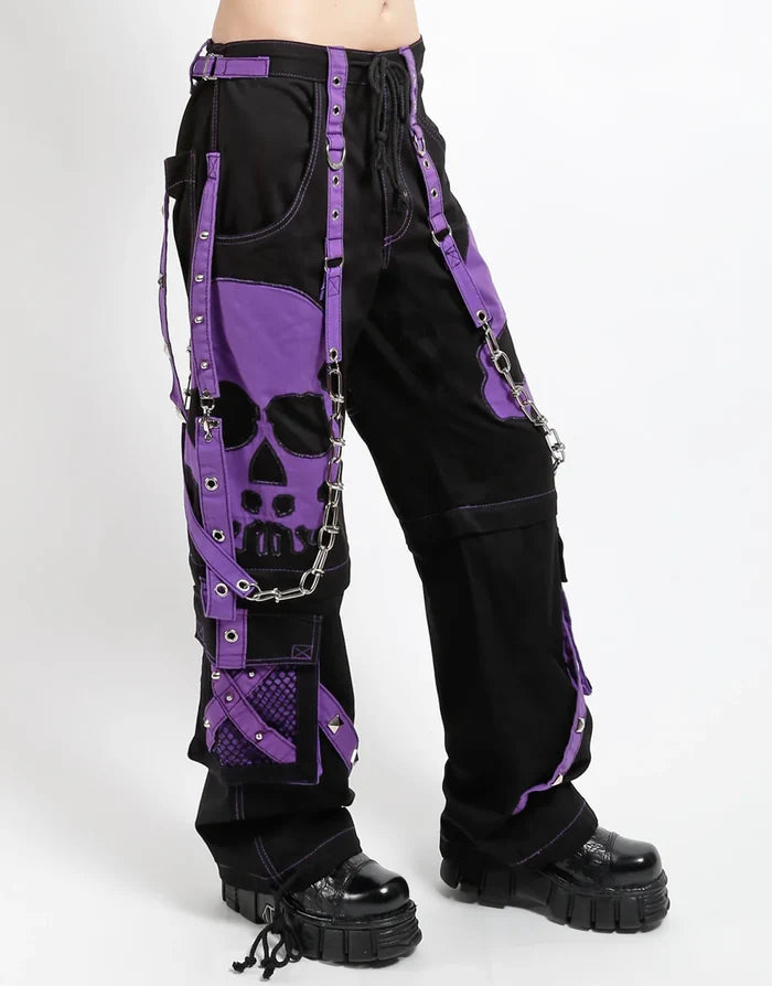 model showing side of pants