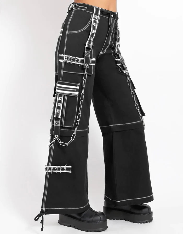 model showing side of pants